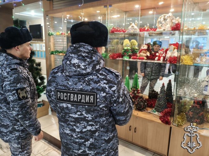  Сотрудники Зейского филиала посетили обзорную выставку «Сияние новогоднего волшебства»