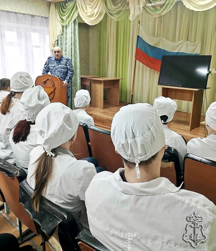 В Зее сотрудники вневедомственной охраны Росгвардии рассказали  студентам о противодействии терроризму и экстремизму