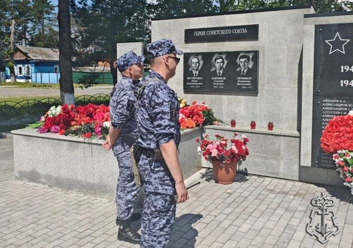 «Свеча памяти»: росгвардейцы почтили героев, погибших в годы Великой Отечественной войны