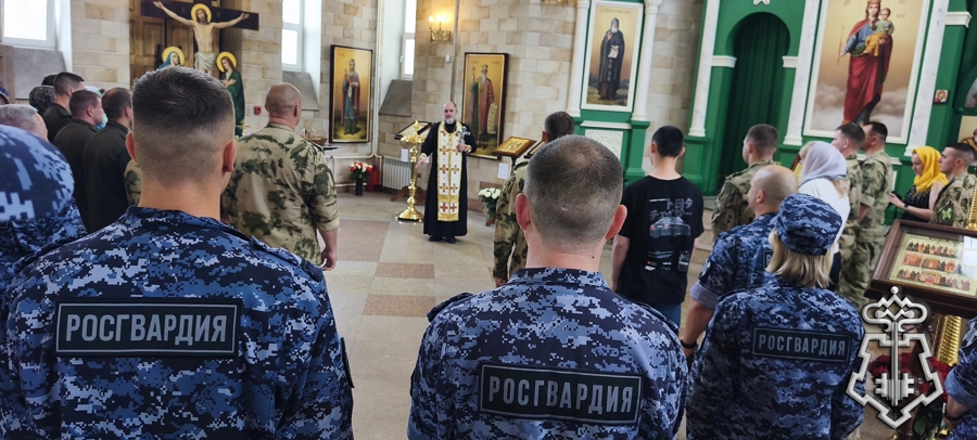Сотрудники вневедомственной охраны приняли участие в молебнах в честь небесного покровителя Росгвардии