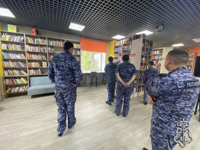 В преддверии Дня дружбы и единения народов России сотрудники вневедомственной охраны Росгвардии посетили тематическую выставку
