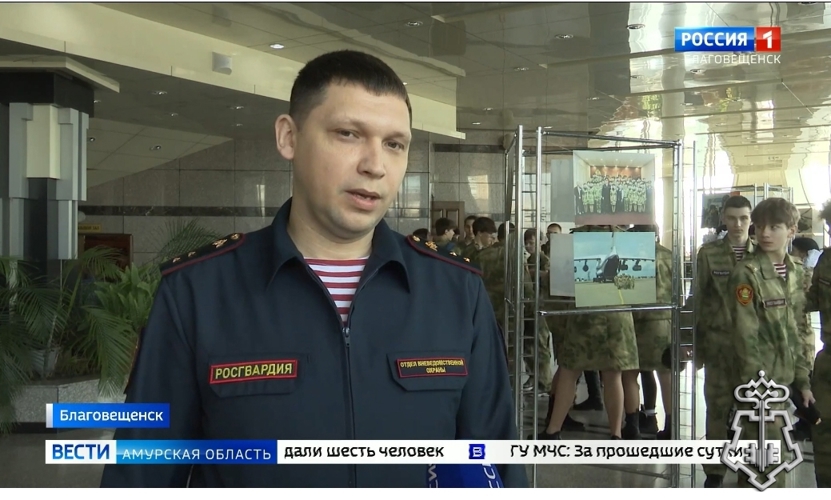 10-летие со дня образования Росгвардии и 215-летия войск правопорядка отметили накануне в России. На сцене общественно-культурного центра наградили амурчан, которые отличились своими заслугами и героизм