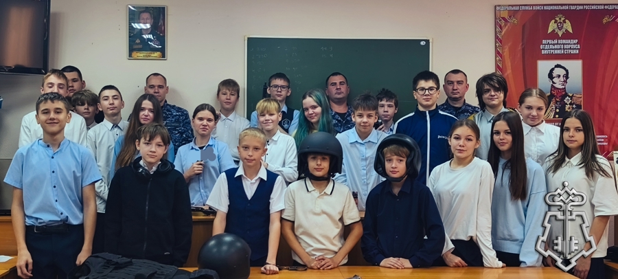 В преддверии 74-й годовщины со дня образования  вневедомственной охраны сотрудники Благовещенского филиала провели день открытых дверей для школьников